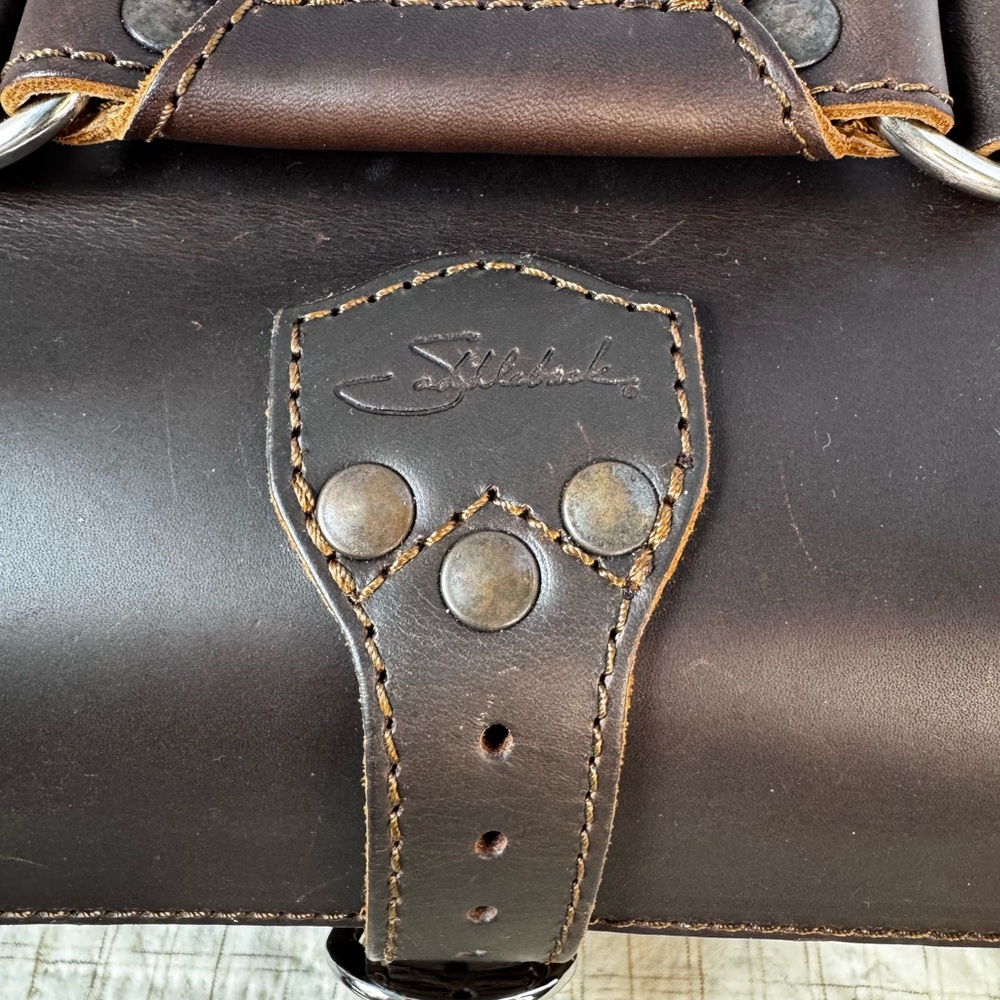 Classic Walnut Leather Messenger Bag - Picture 15 of 16